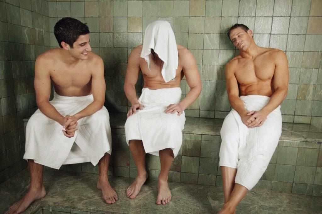 мужчины в бане