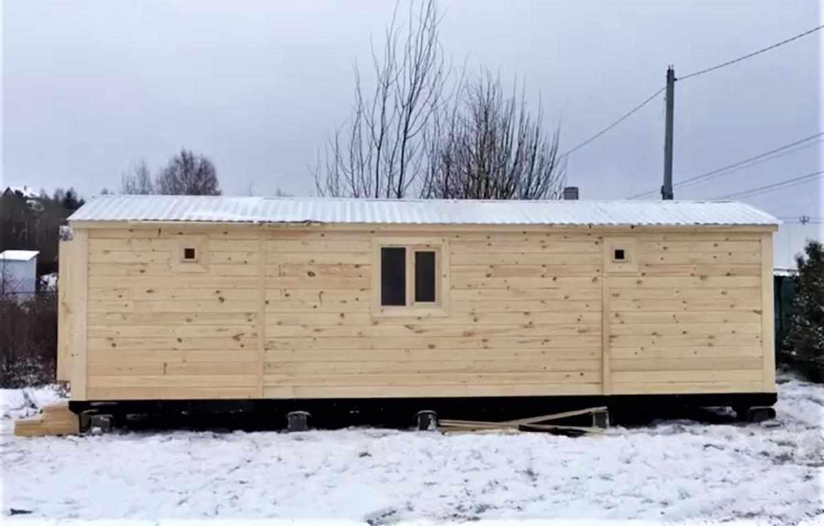 Построенная мобильная баня зимой